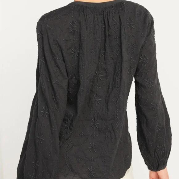 Old Navy Split Neck Boho Embroidered Blouse Size Small Neutral Casual Minimalist - Picture 4 of 11